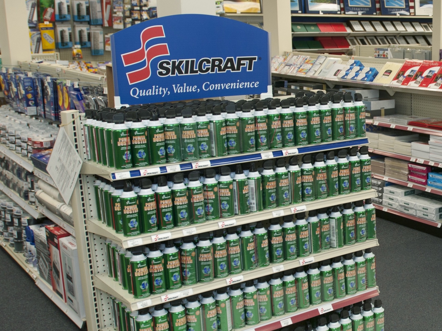 Une allée d'embouts présentant des produits SkillCraft